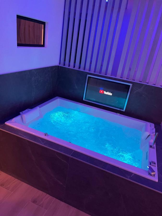 Apartament Chic & Jacuzzi Givors Zewnętrze zdjęcie